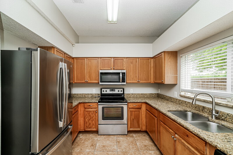 2,400/Mo, 13210 Pike Lake Dr Riverview, FL 33579 Kitchen View