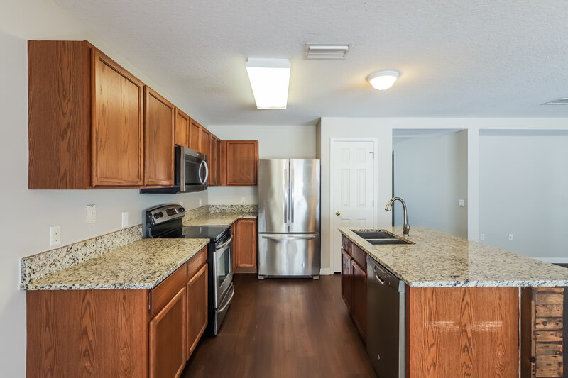 2,130/Mo, 10601 Boyette Creek Blvd Riverview, FL 33569 Kitchen View 2