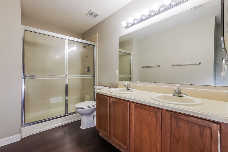 2,130/Mo, 10601 Boyette Creek Blvd Riverview, FL 33569 Main Bathroom View