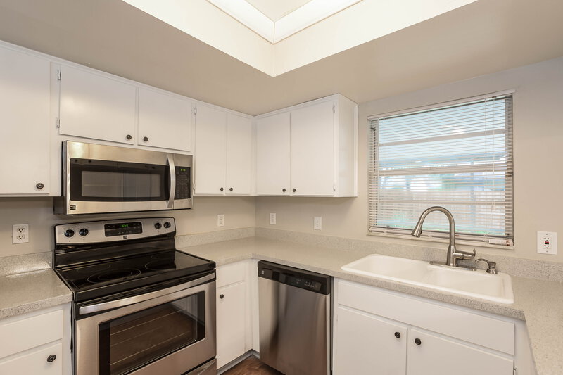 1,560/Mo, 4628 Cabbage Palm Dr Valrico, FL 33596 Kitchen View
