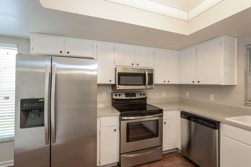 1,560/Mo, 4628 Cabbage Palm Dr Valrico, FL 33596 Kitchen View 2