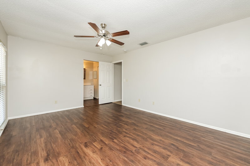 2,430/Mo, 3610 Fairway Forest Dr Palm Harbor, FL 34685 Main Bedroom View 2