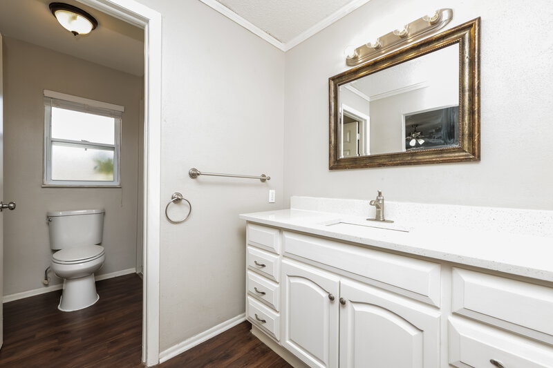 2,430/Mo, 3610 Fairway Forest Dr Palm Harbor, FL 34685 Main Bathroom View