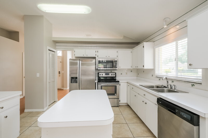 2,345/Mo, 5931 Azure Dr Wesley Chapel, FL 33545 Kitchen View