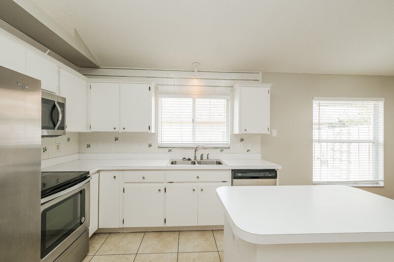 2,345/Mo, 5931 Azure Dr Wesley Chapel, FL 33545 Kitchen View 2