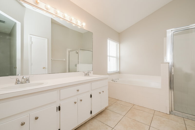 2,345/Mo, 5931 Azure Dr Wesley Chapel, FL 33545 Main Bathroom View
