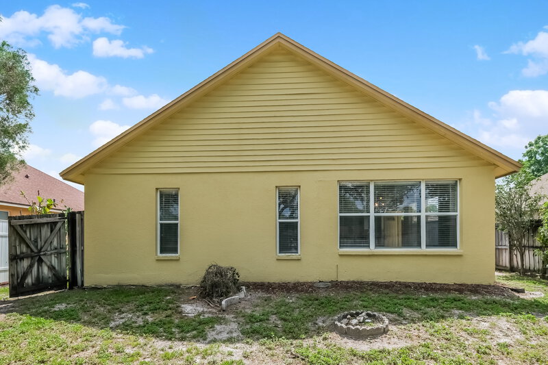 2,345/Mo, 5931 Azure Dr Wesley Chapel, FL 33545 Rear View