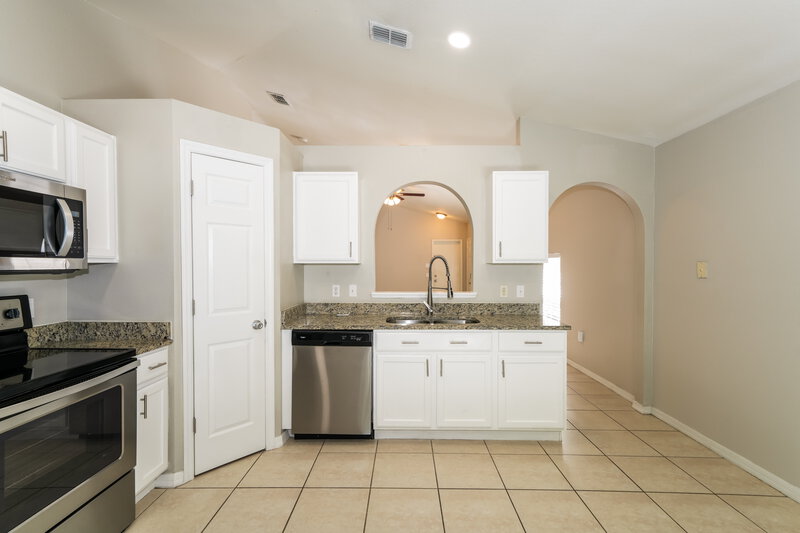 2,085/Mo, 17026 Ongar Ct Land O Lakes, FL 34638 Kitchen View 2