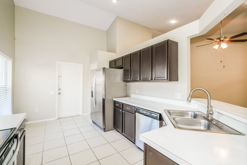 2,135/Mo, 4537 Steel Dust Ln Lutz, FL 33559 Kitchen View