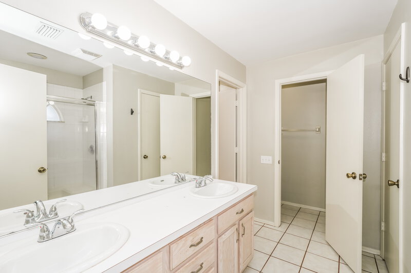2,135/Mo, 4537 Steel Dust Ln Lutz, FL 33559 Main Bathroom View