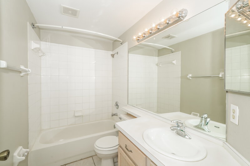 2,135/Mo, 4537 Steel Dust Ln Lutz, FL 33559 Bathroom View