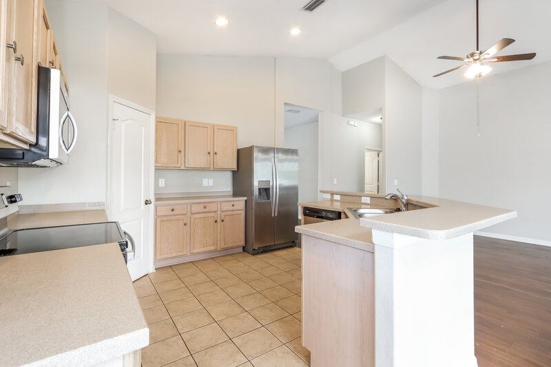 2,400/Mo, 3832 Washburn Pl Wesley Chapel, FL 33543 Kitchen View