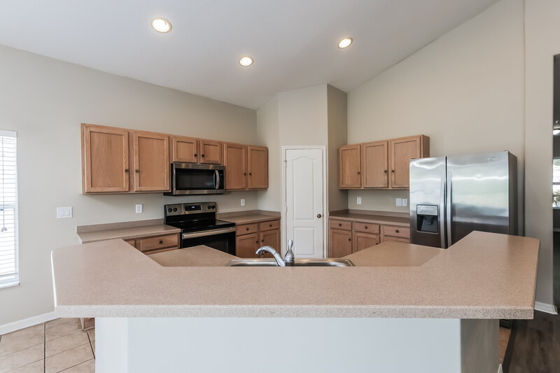 2,230/Mo, 3832 Washburn Pl Wesley Chapel, FL 33543 Kitchen View 2