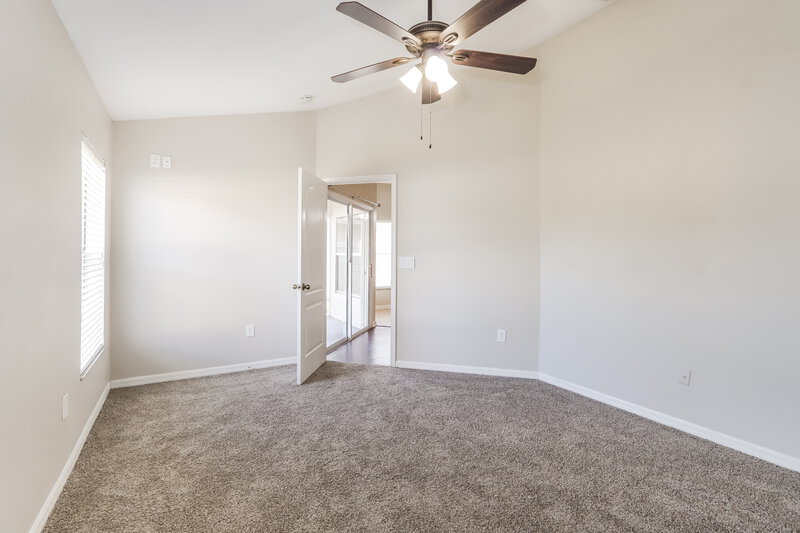 2,400/Mo, 3832 Washburn Pl Wesley Chapel, FL 33543 Main Bedroom View 2