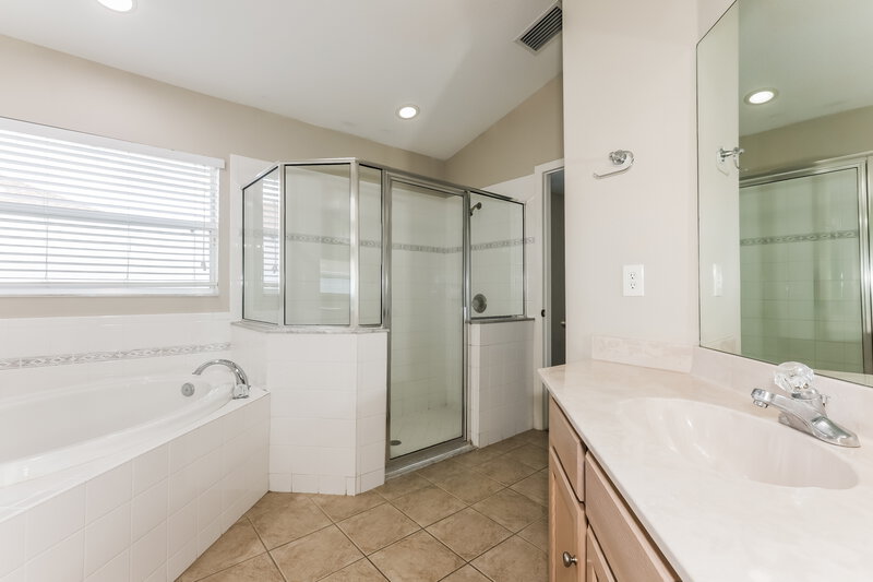 2,230/Mo, 3832 Washburn Pl Wesley Chapel, FL 33543 Main Bathroom View