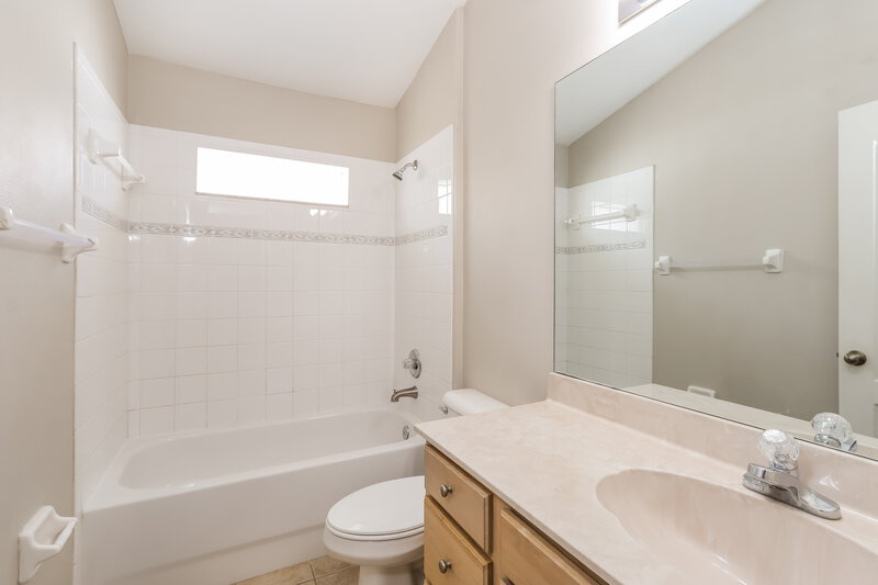 2,400/Mo, 3832 Washburn Pl Wesley Chapel, FL 33543 Bathroom View