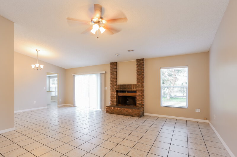 2,580/Mo, 5030 Oakshire Dr Tampa, FL 33625 Living Room View 2