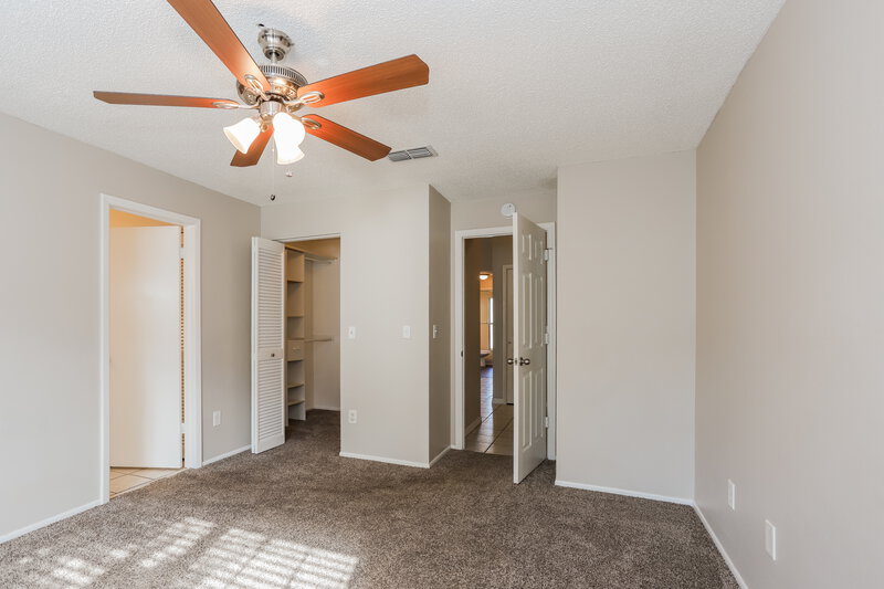 2,580/Mo, 5030 Oakshire Dr Tampa, FL 33625 Main Bedroom View 2