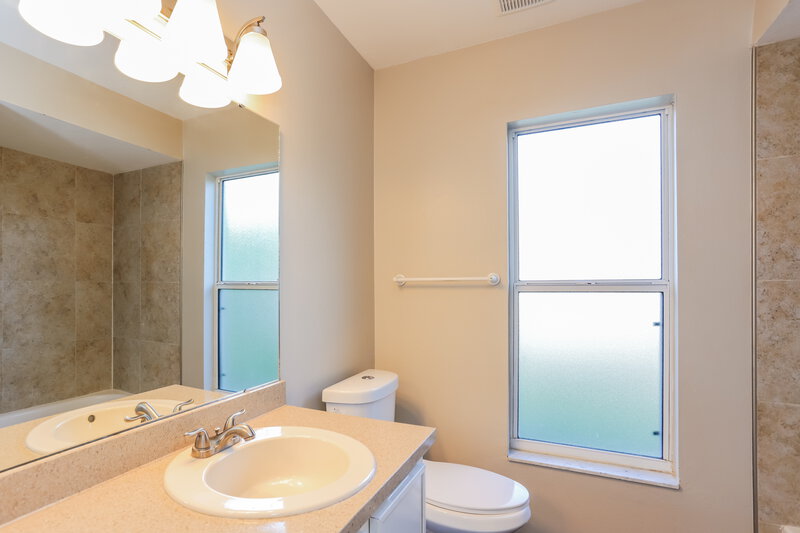 2,580/Mo, 5030 Oakshire Dr Tampa, FL 33625 Bathroom View