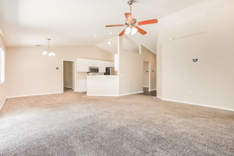 1,900/Mo, 184 Seven Oaks Dr Mulberry, FL 33860 Living Room View 2