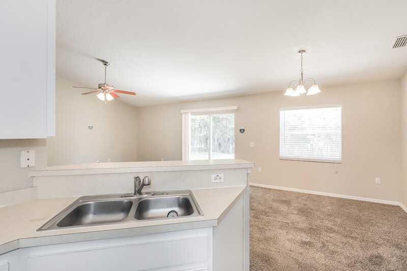 1,900/Mo, 184 Seven Oaks Dr Mulberry, FL 33860 Kitchen View 3