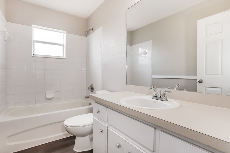 1,900/Mo, 184 Seven Oaks Dr Mulberry, FL 33860 Bathroom View