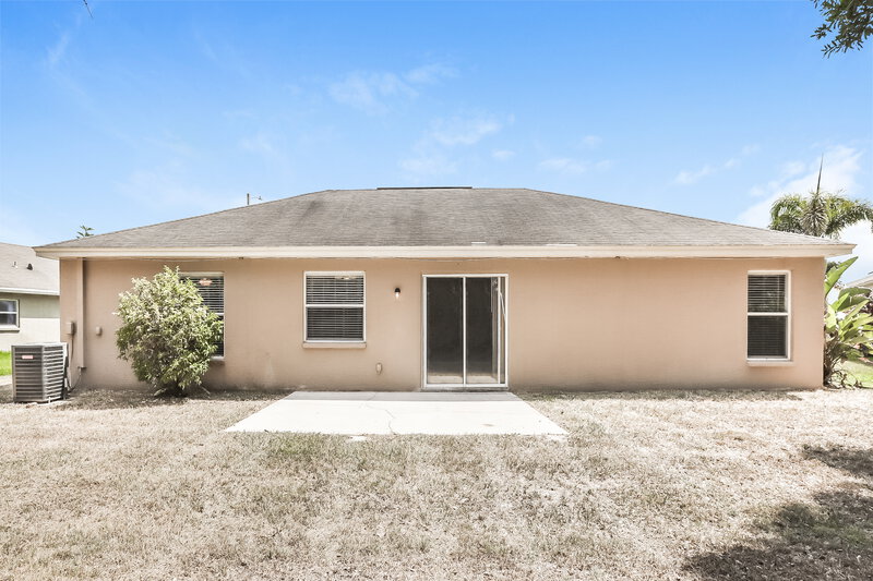 1,900/Mo, 184 Seven Oaks Dr Mulberry, FL 33860 Rear View