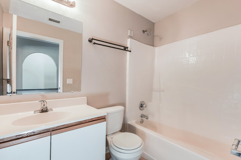 2,175/Mo, 25213 Hyde Park Blvd Land O Lakes, FL 34639 Bathroom View