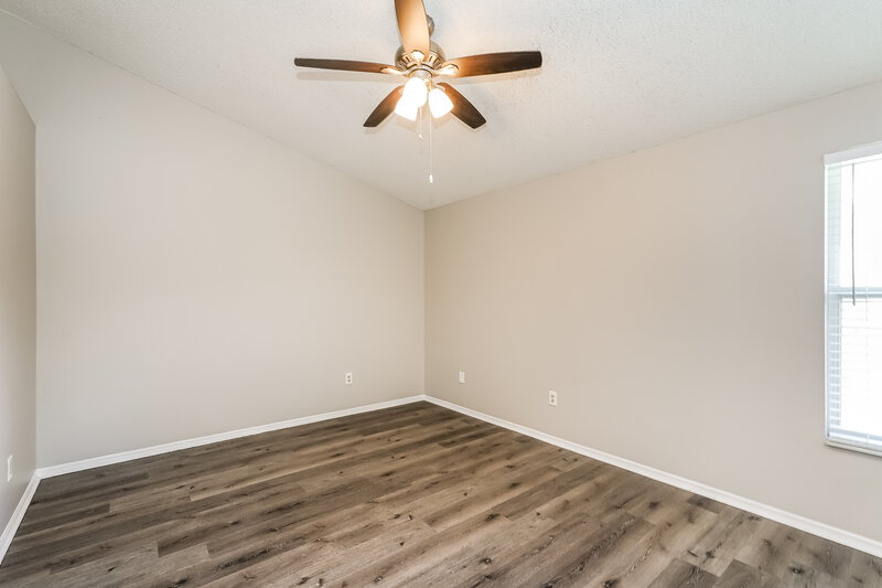 2,000/Mo, 3404 Brigadoon Dr Clearwater, FL 33759 Main Bedroom View