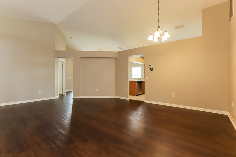 0/Mo, 7912 Merchantville Cir Zephyrhills, FL 33540 Living Room View