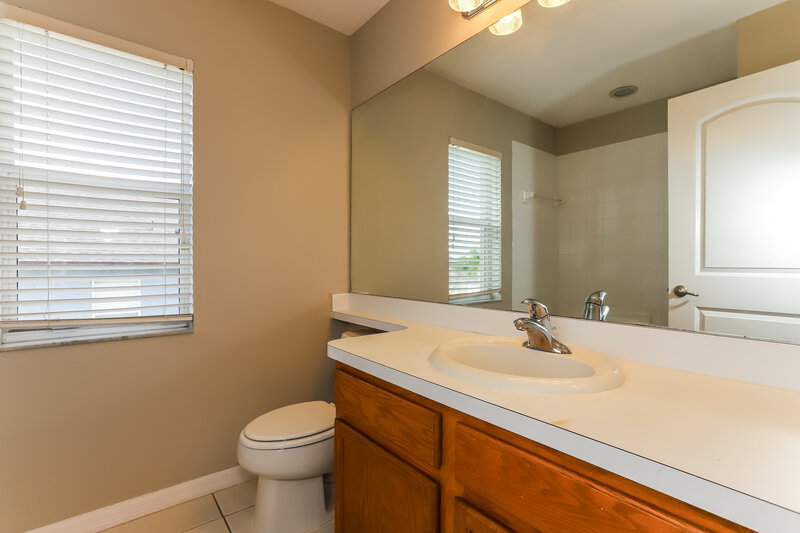 0/Mo, 7912 Merchantville Cir Zephyrhills, FL 33540 Bathroom View