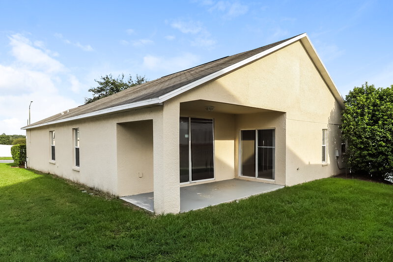 0/Mo, 7912 Merchantville Cir Zephyrhills, FL 33540 Rear View