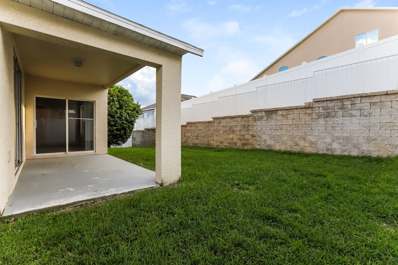 0/Mo, 7912 Merchantville Cir Zephyrhills, FL 33540 Rear View 2