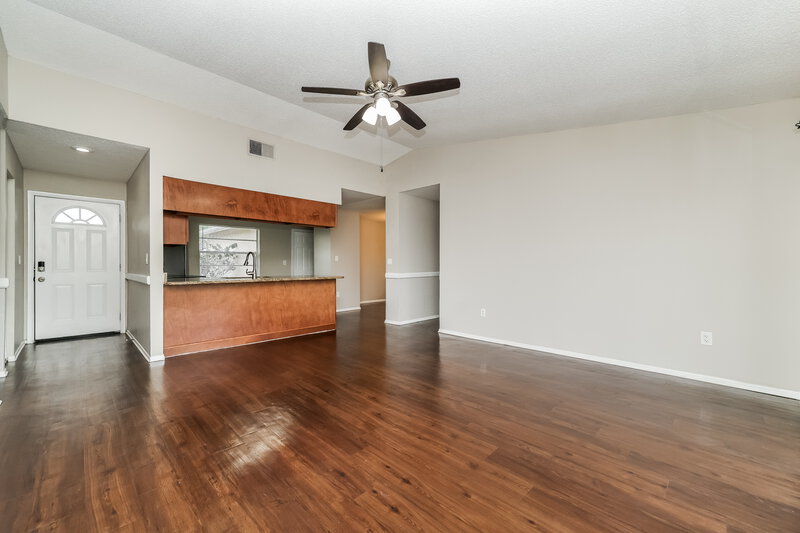 2,240/Mo, 4906 Hi Vista Cir Tampa, FL 33625 Living Room View