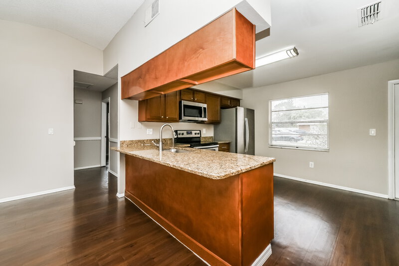 2,240/Mo, 4906 Hi Vista Cir Tampa, FL 33625 Kitchen View