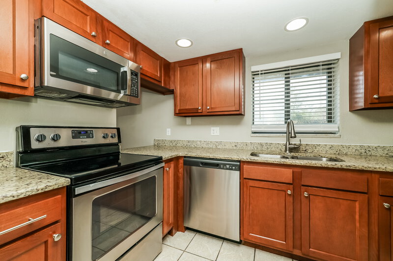2,020/Mo, 6906 El Centro Ct Tampa, FL 33634 Kitchen View 2