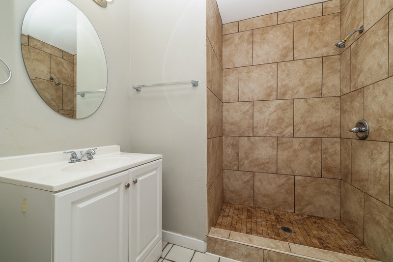 2,020/Mo, 6906 El Centro Ct Tampa, FL 33634 Main Bathroom View