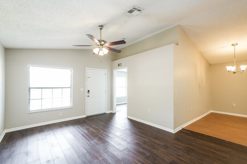 1,995/Mo, 11742 Lynn Brook Cir Seffner, FL 33584 Living Room View