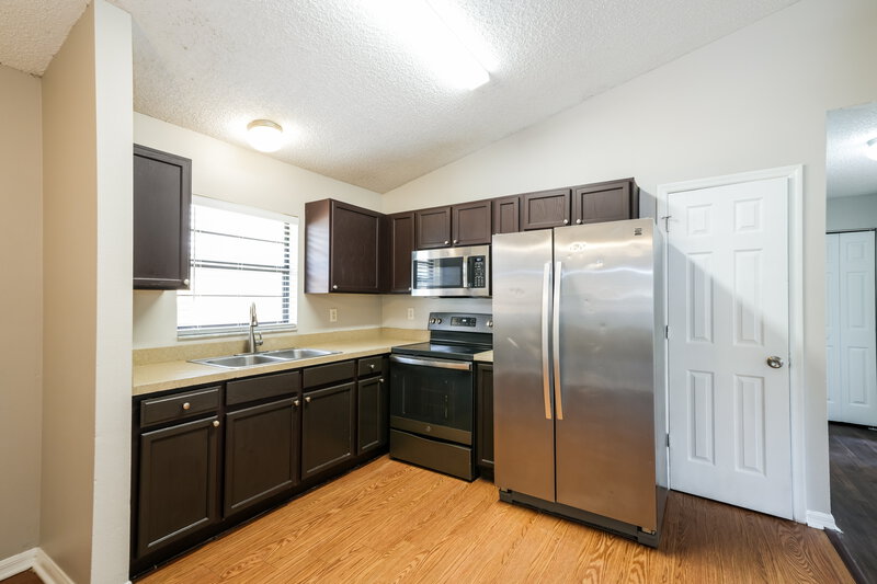 1,995/Mo, 11742 Lynn Brook Cir Seffner, FL 33584 Kitchen View