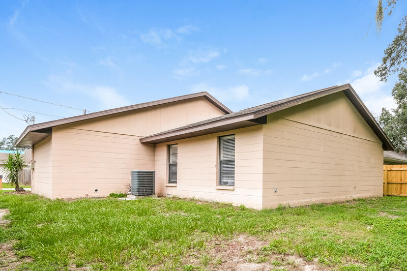 1,995/Mo, 11742 Lynn Brook Cir Seffner, FL 33584 Rear View