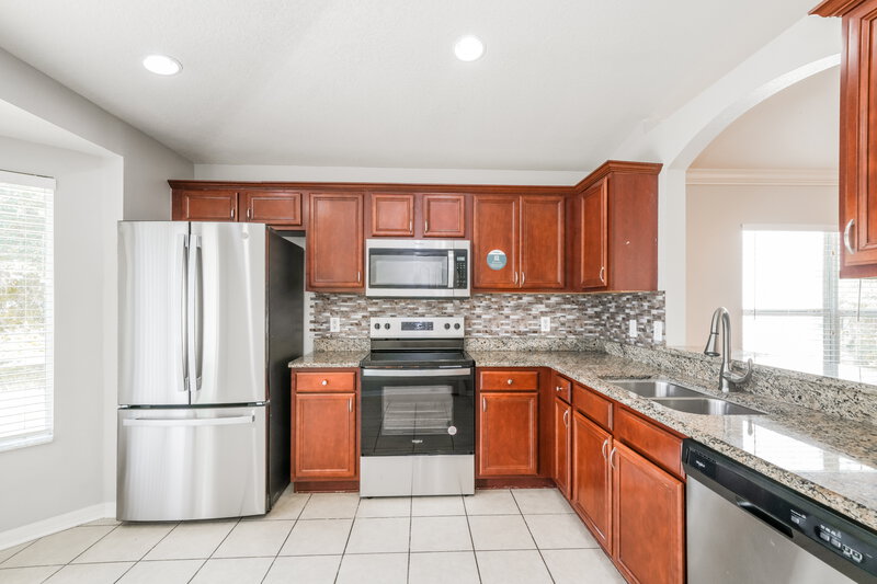 1,890/Mo, 18136 Cypress Bay Pkwy Land O Lakes, FL 34638 Kitchen View