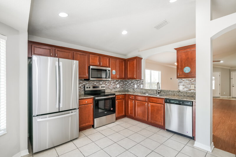 1,890/Mo, 18136 Cypress Bay Pkwy Land O Lakes, FL 34638 Kitchen View 2