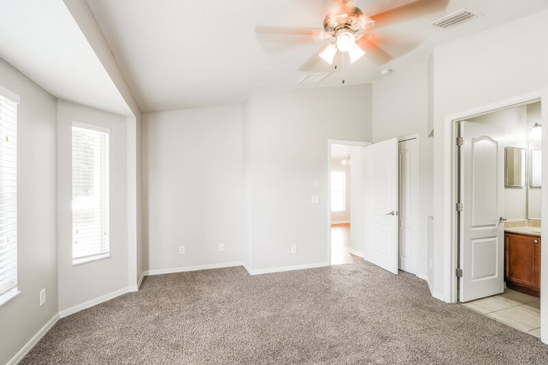 1,890/Mo, 18136 Cypress Bay Pkwy Land O Lakes, FL 34638 Main Bedroom View