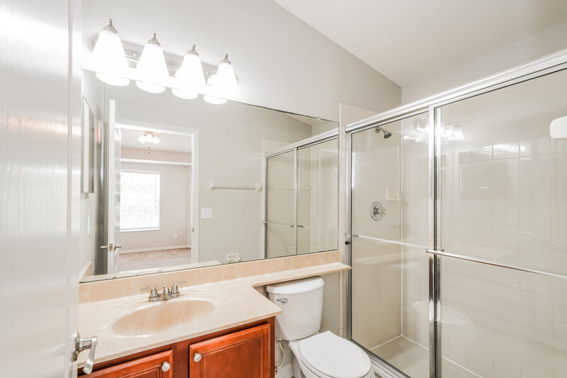 1,890/Mo, 18136 Cypress Bay Pkwy Land O Lakes, FL 34638 Main Bathroom View
