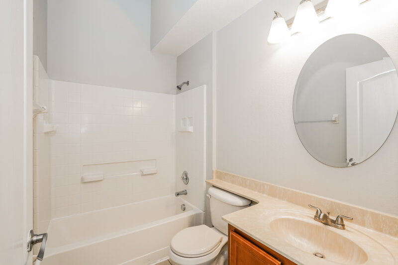1,890/Mo, 18136 Cypress Bay Pkwy Land O Lakes, FL 34638 Bathroom View