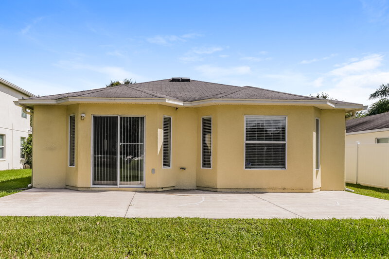 1,890/Mo, 18136 Cypress Bay Pkwy Land O Lakes, FL 34638 Rear View