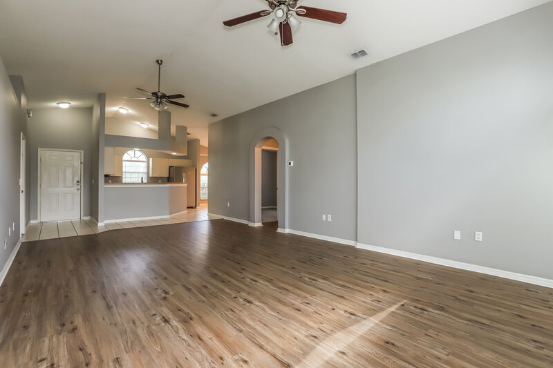 1,970/Mo, 543 Emerald Cove Loop Lakeland, FL 33813 Living Room View 2