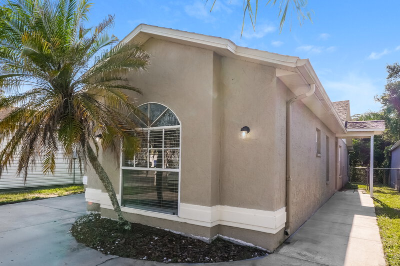 1,950/Mo, 4313 Longshore Dr Land O Lakes, FL 34639 Front View