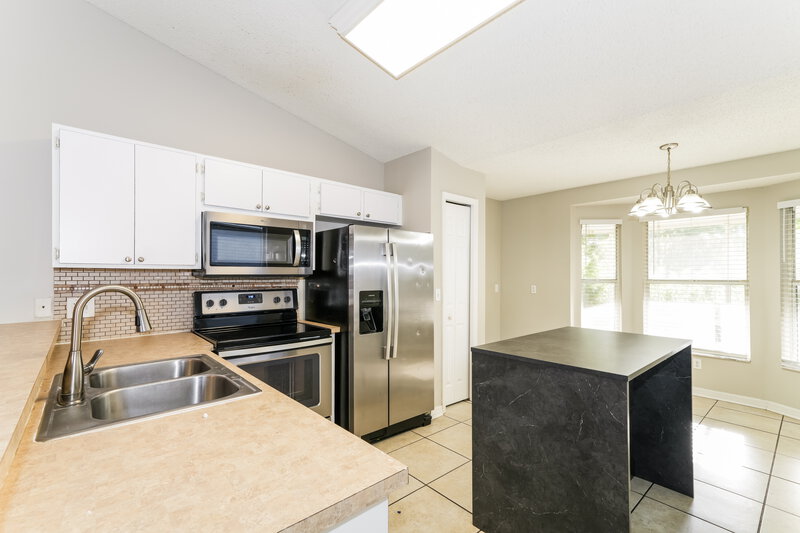 1,950/Mo, 4313 Longshore Dr Land O Lakes, FL 34639 Kitchen View