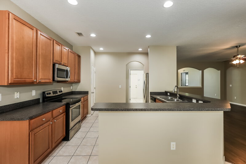 2,815/Mo, 444 Arch Ridge Loop Seffner, FL 33584 Kitchen View